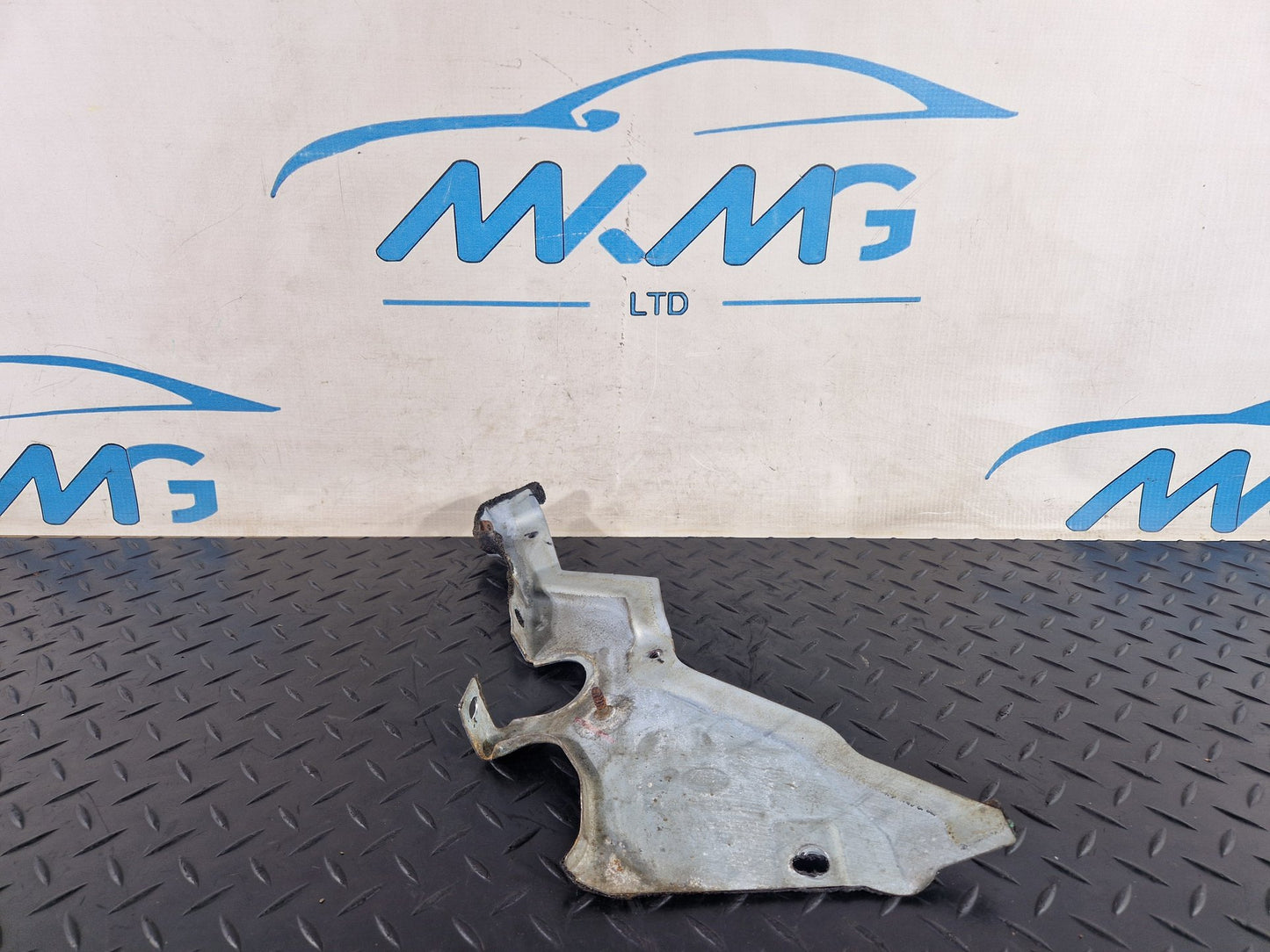 12-18 Land Rover Range Rover Evoque L538 Air Hose Support Bracket GJ3210B832