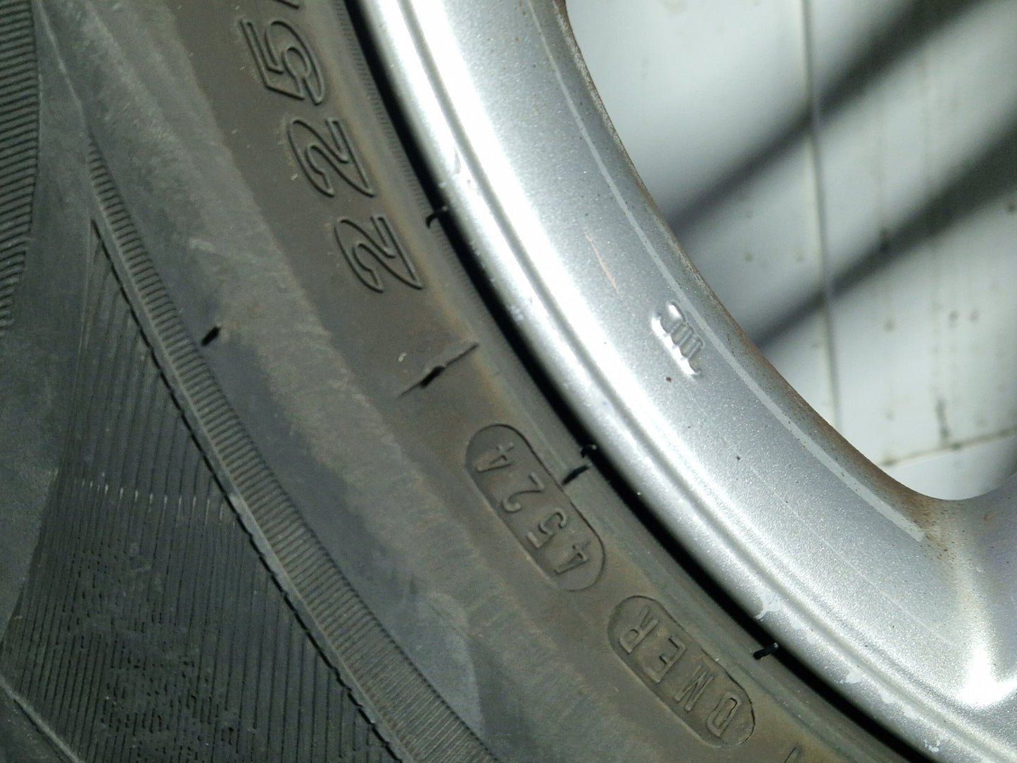 Honda CR-V MK3 FL (RE58) 17" Alloy Wheel with Tyre ~6mm 225/65/17