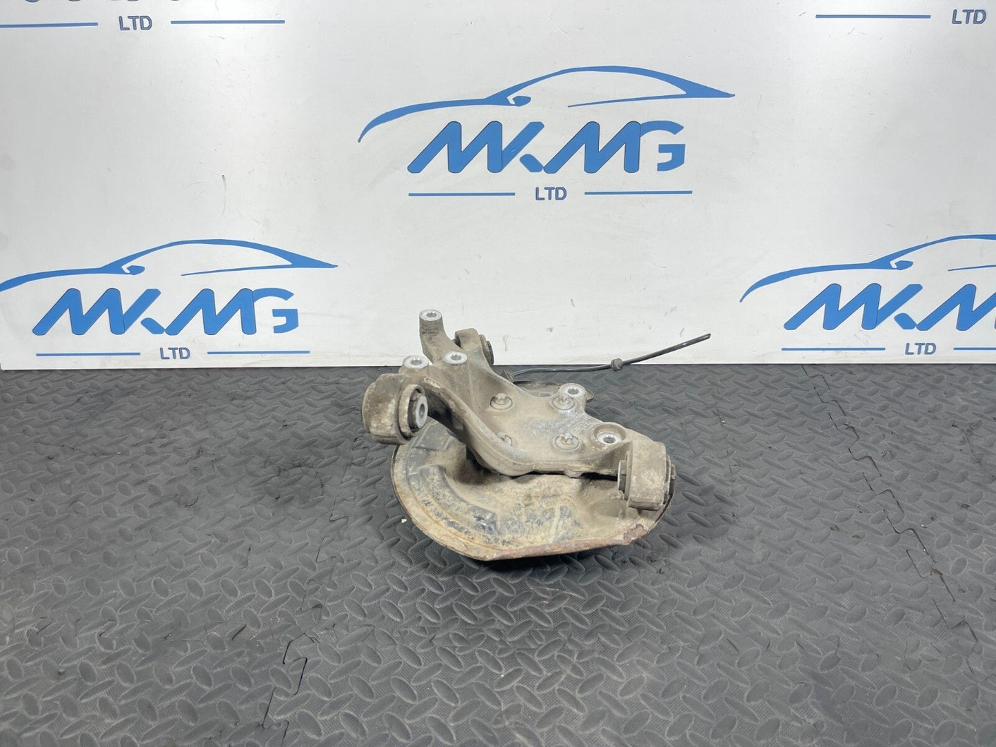 12-18 MERCEDES A B CLA W176 W246 C117 GENUINE REAR RIGHT SIDE WHEEL HUB A2460406