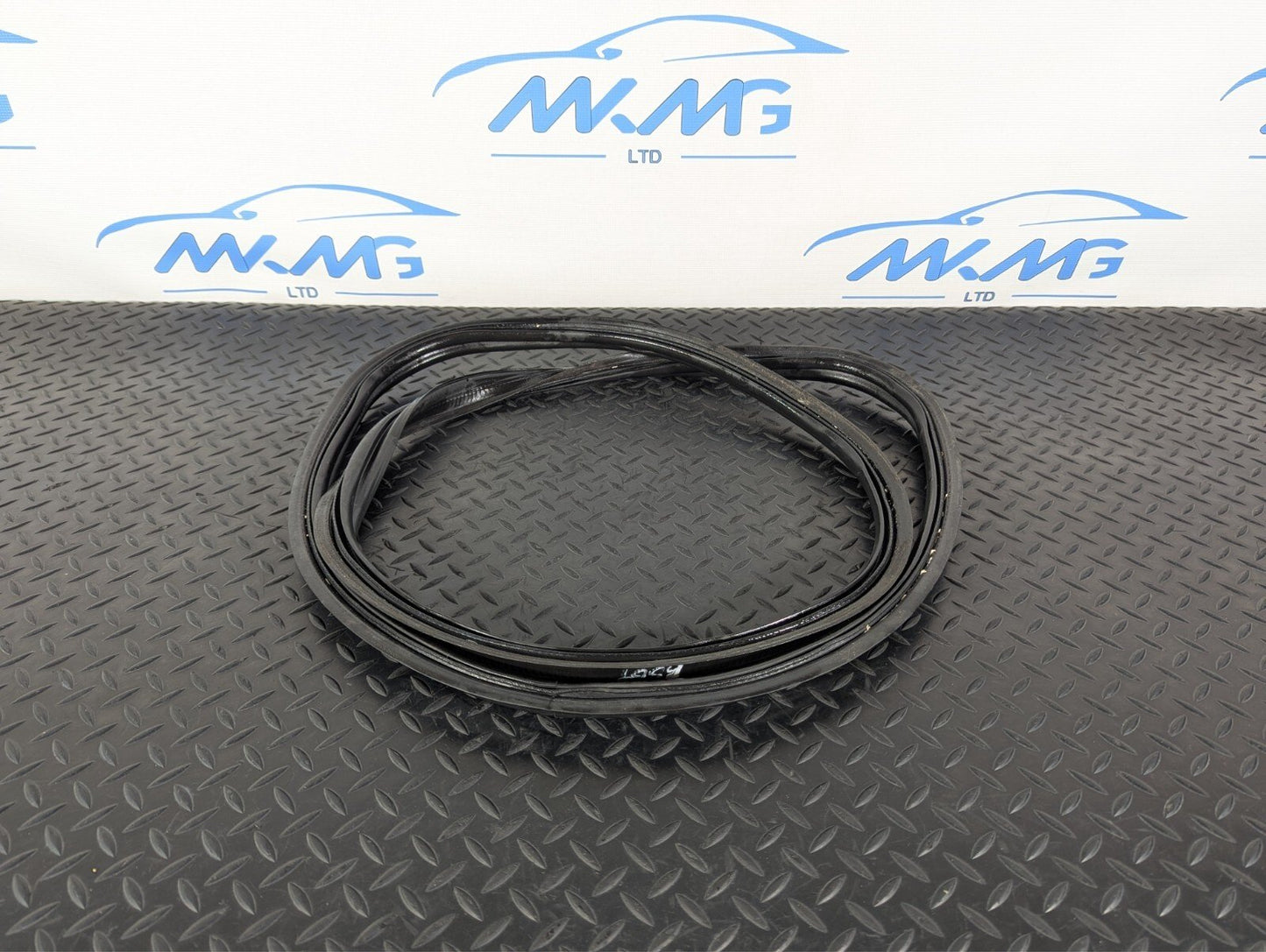 13-19 MERCEDES BENZ CLA C117 REAR TAILGATE TRUNK BOOTLID RUBBER SEAL A1176930200