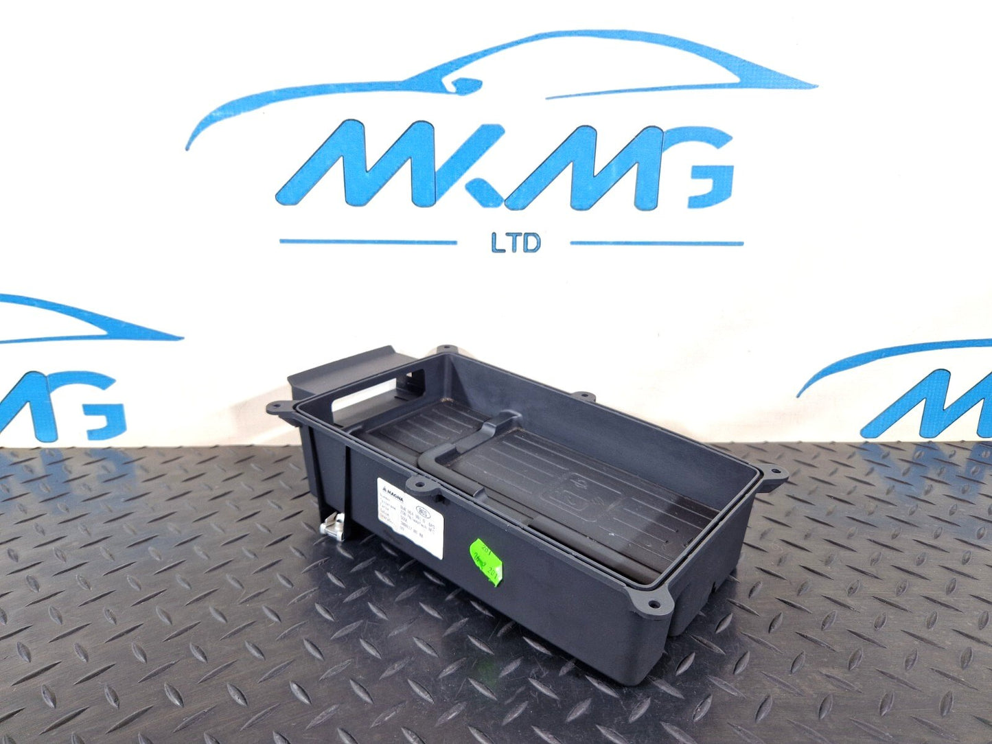 16-19 AUDI A4 B9 S-LINE OEM BLUETOOTH WIRELESS CHARGING STATION 8W0864981D