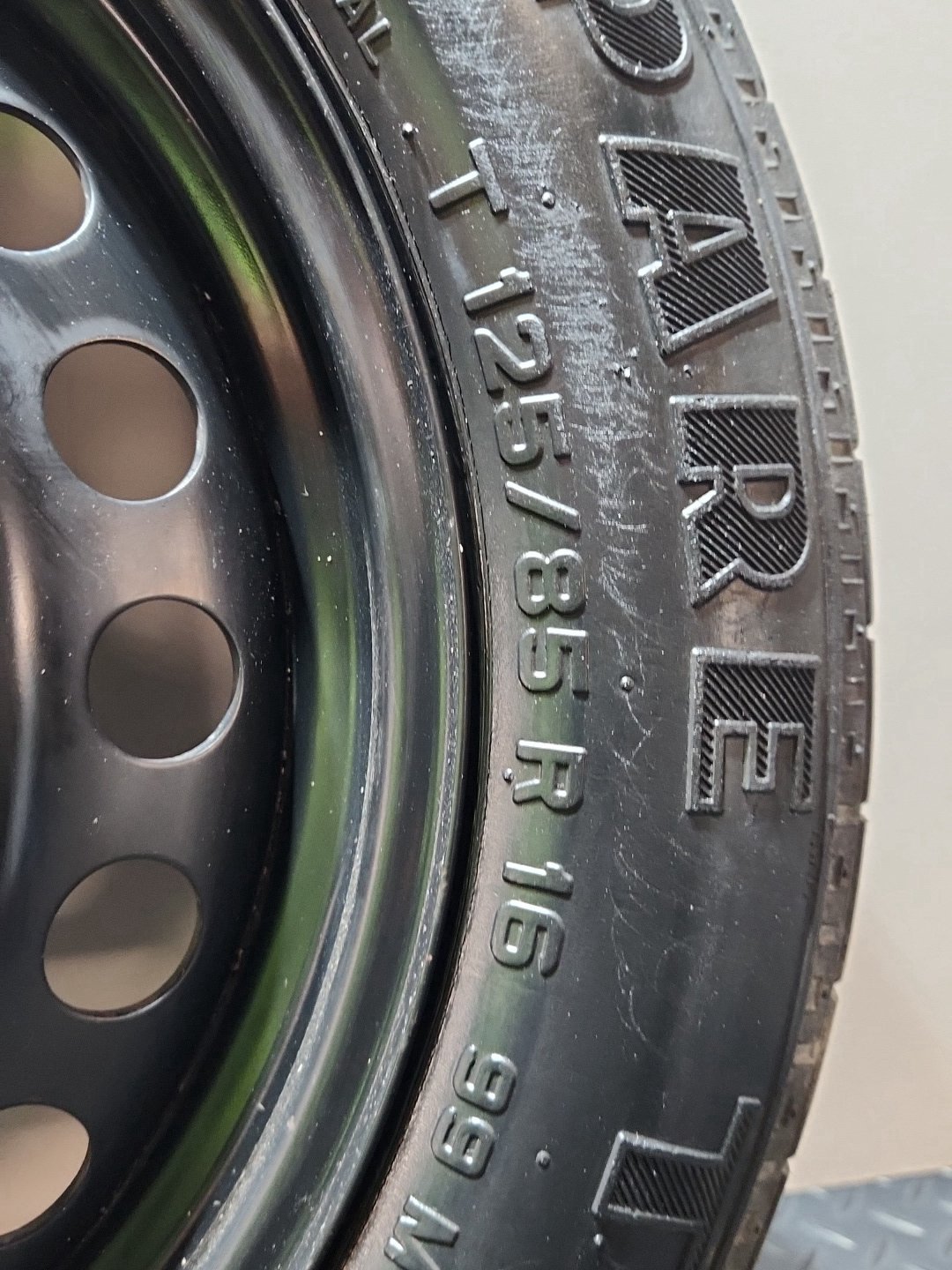 Volvo S40 MK2 (MS) Saloon Spare Wheel with Pirelli Tyre 125/85/16 21608236191