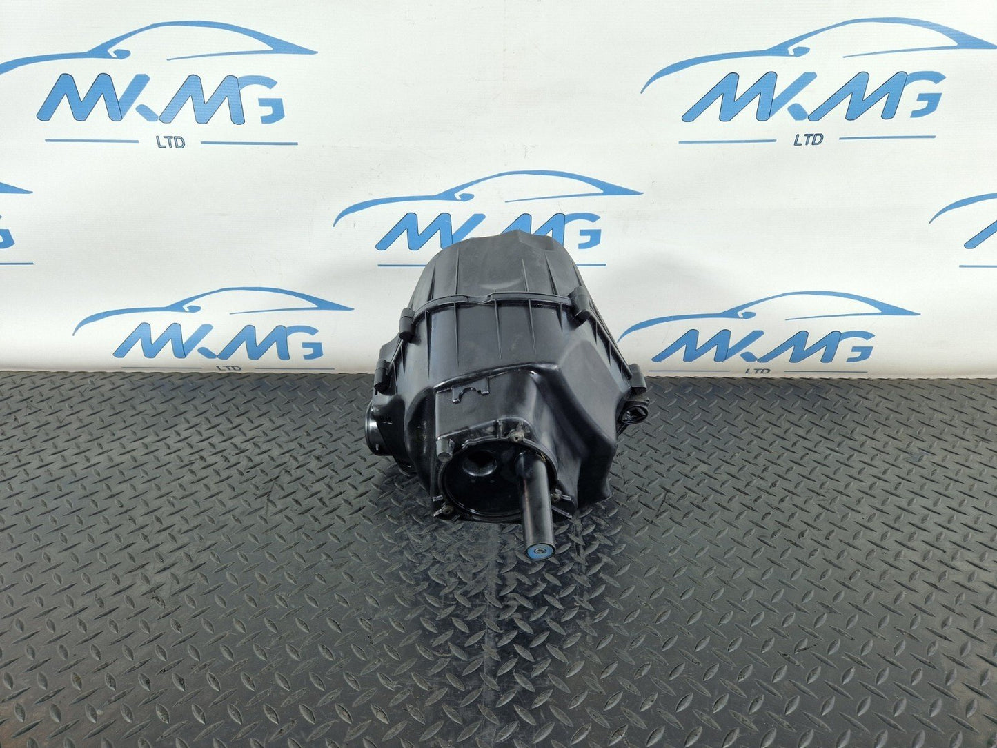 10-17 AUDI A8 4H AIR FILTER BOX HOUSING 4H0133823