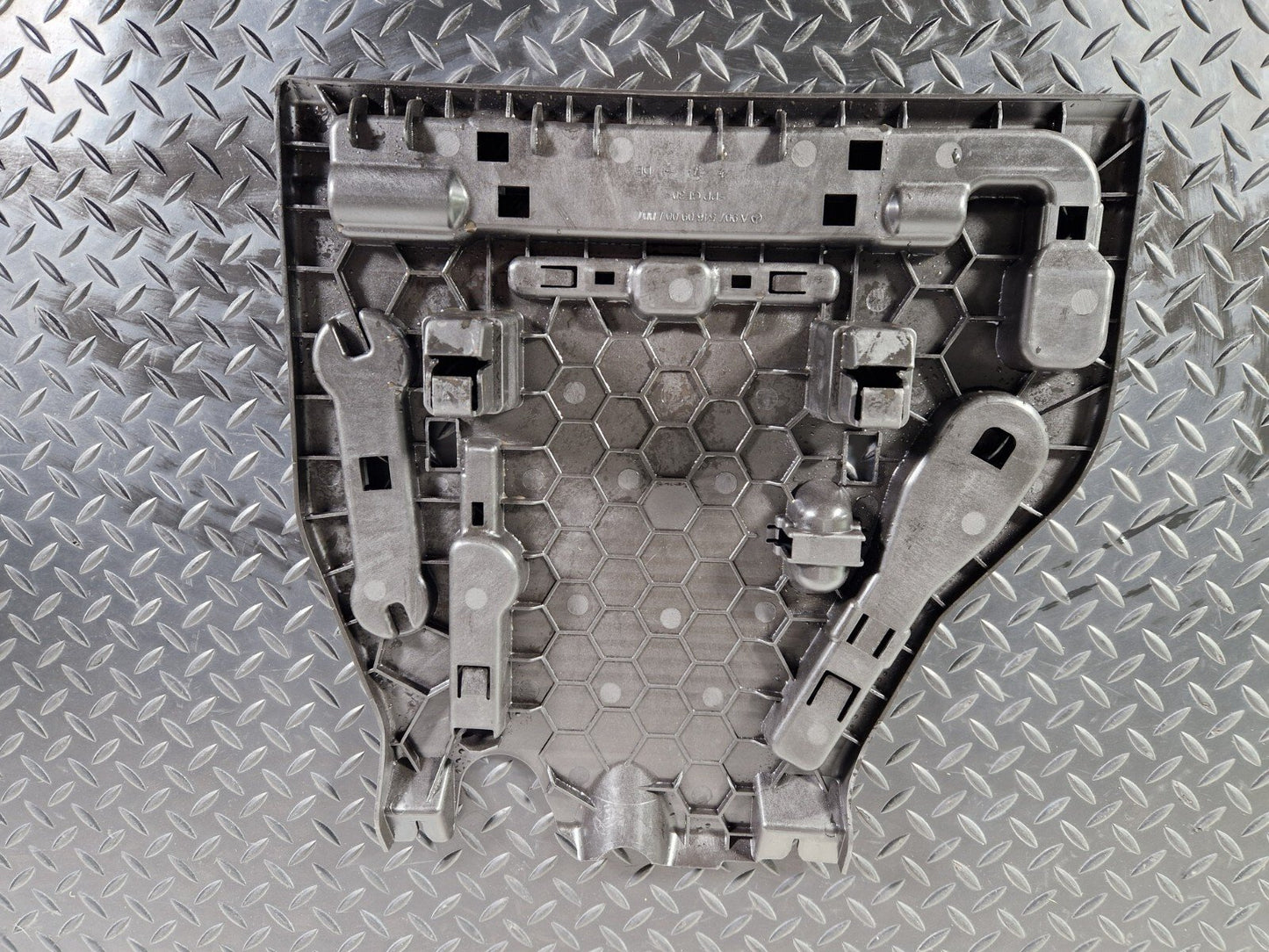 18-ON MERCEDES BENZ SPRINTER W907 OEM STORAGE COMPARTMENT A9075460900