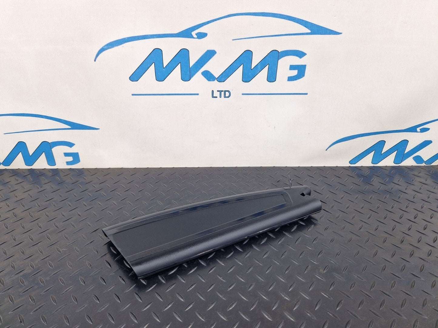 10-18 AUDI A7 4G S-LINE REAR LEFT TAILGATE HINGE COVER TRIM 4G8827991A