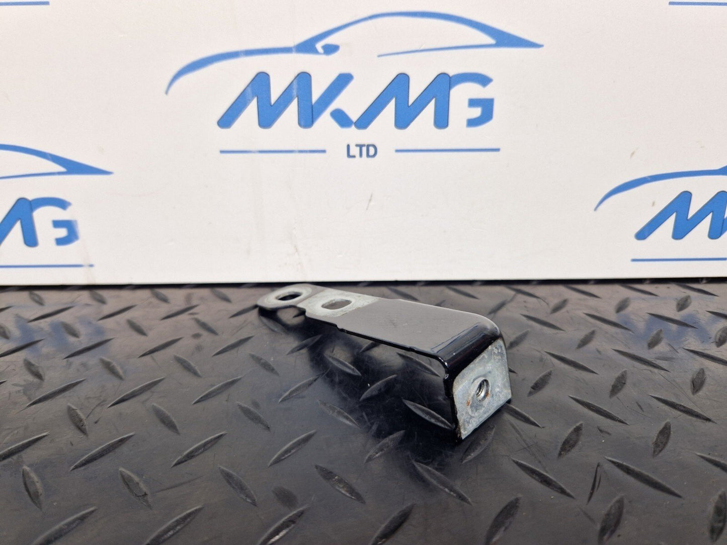 16-23 AUDI S5 COUPE GENUINE WING FENDER BRACKET FRONT RIGHT 8W6821434