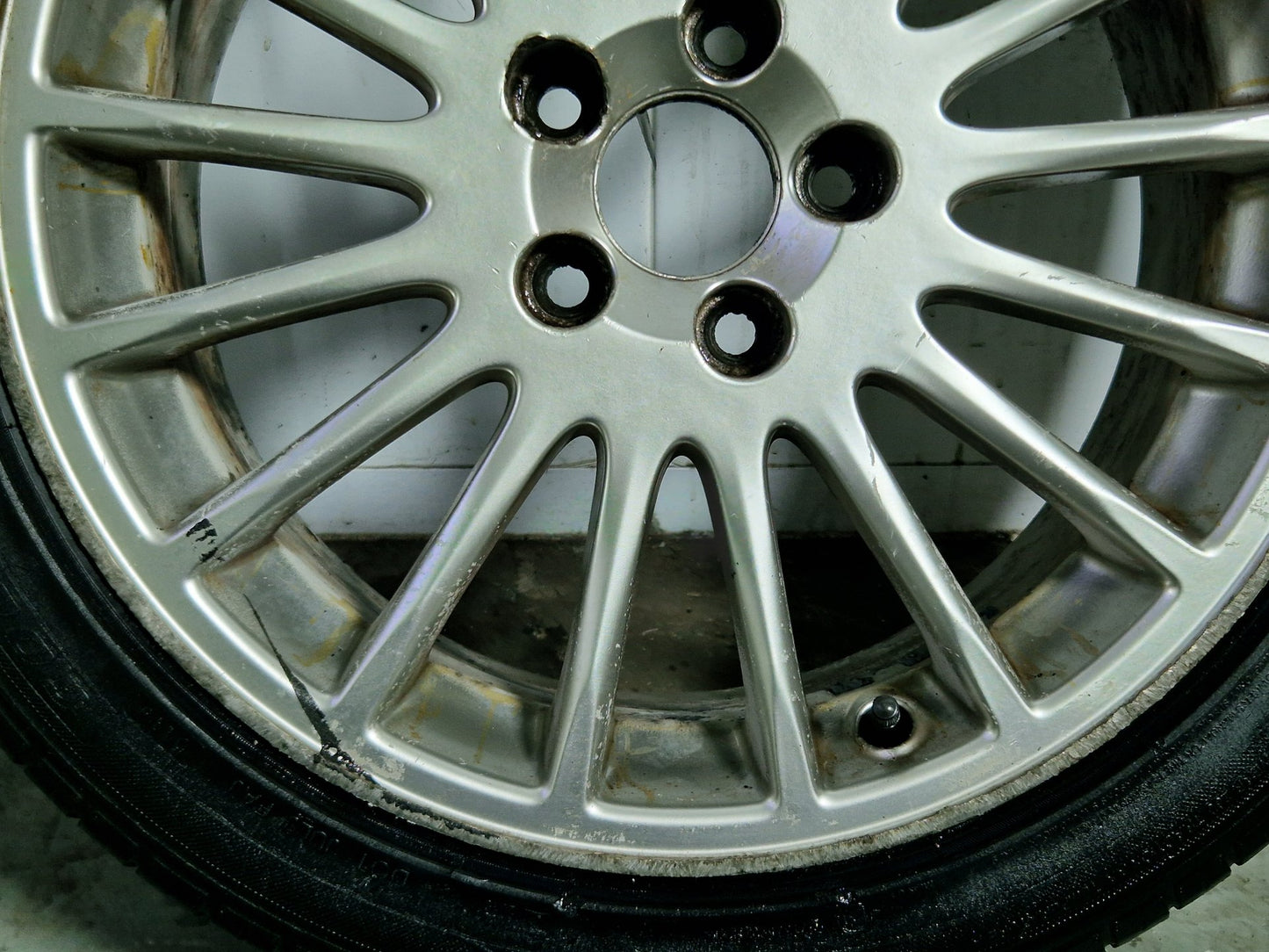 Volvo S60 MK1 17" Alloy Wheel with Tyre 225/45/17 ~4mm 8623719