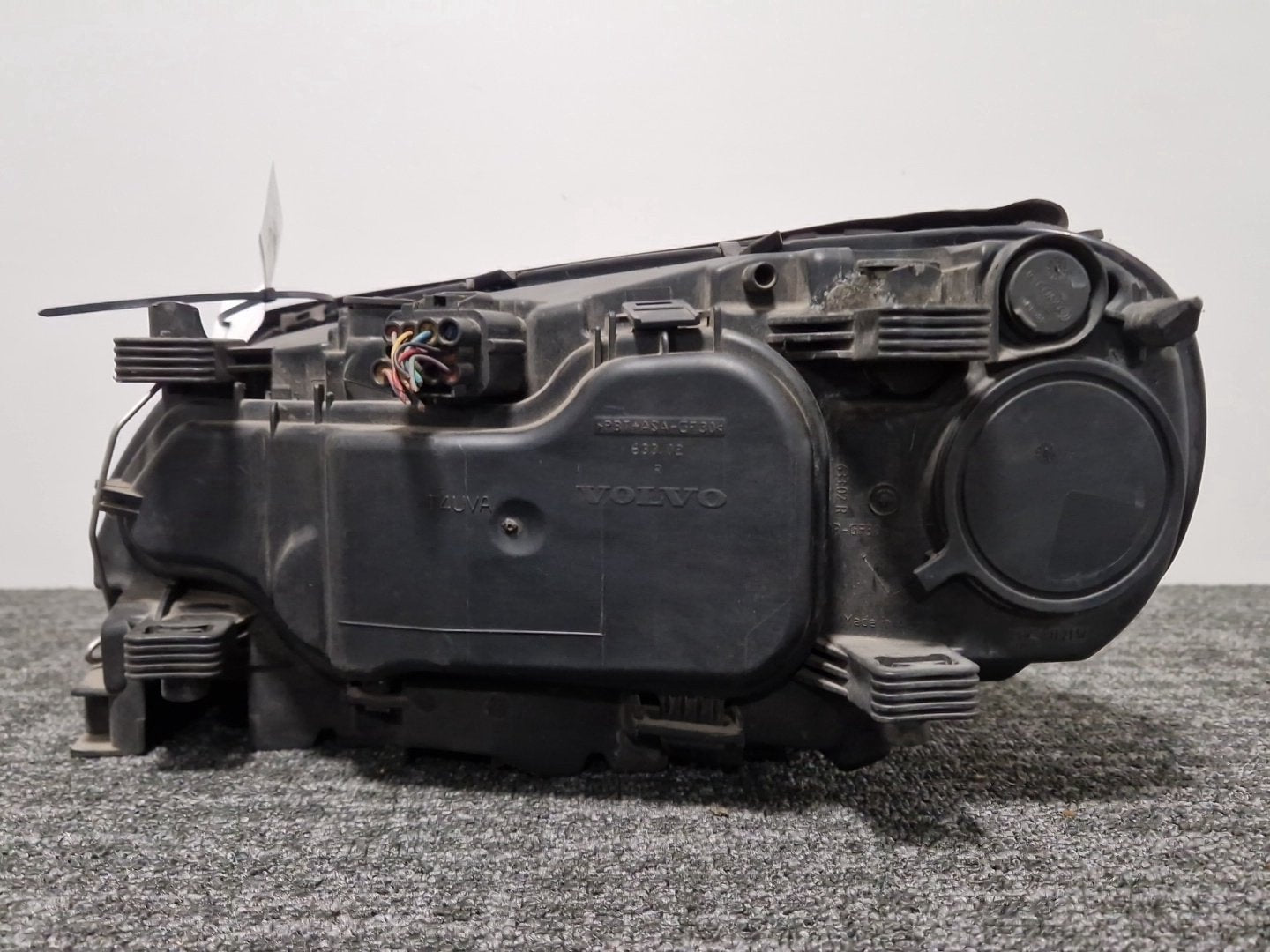 Volvo V70 MK3 Genuine Right O/S Driver Headlight 31214354