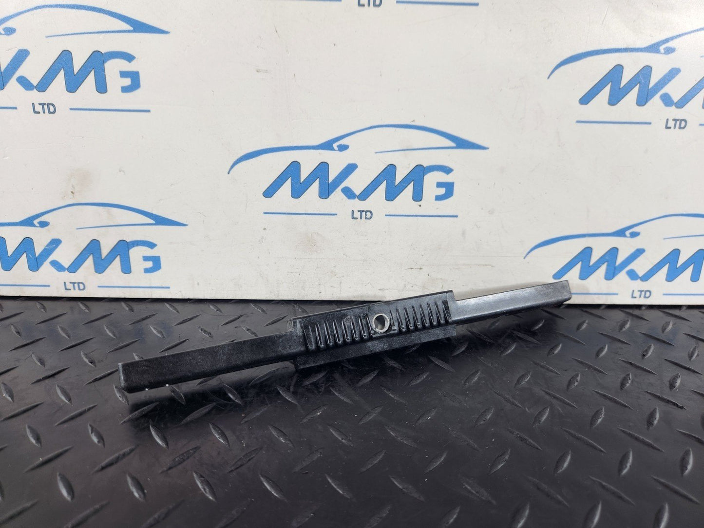16-22 MERCEDES BENZ X253 GENUINE BATTERY BOX BASE HOLDER STAND A2056200018