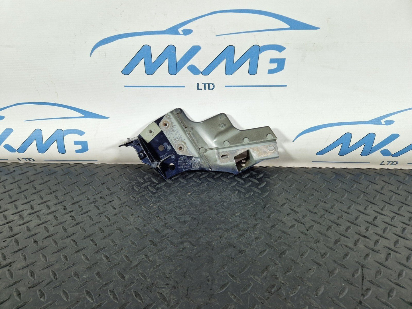 10-17 AUDI A8 4H FRONT LEFT N/S WING FENDER SUPPORT BRACKET MOUNT 4H0821233