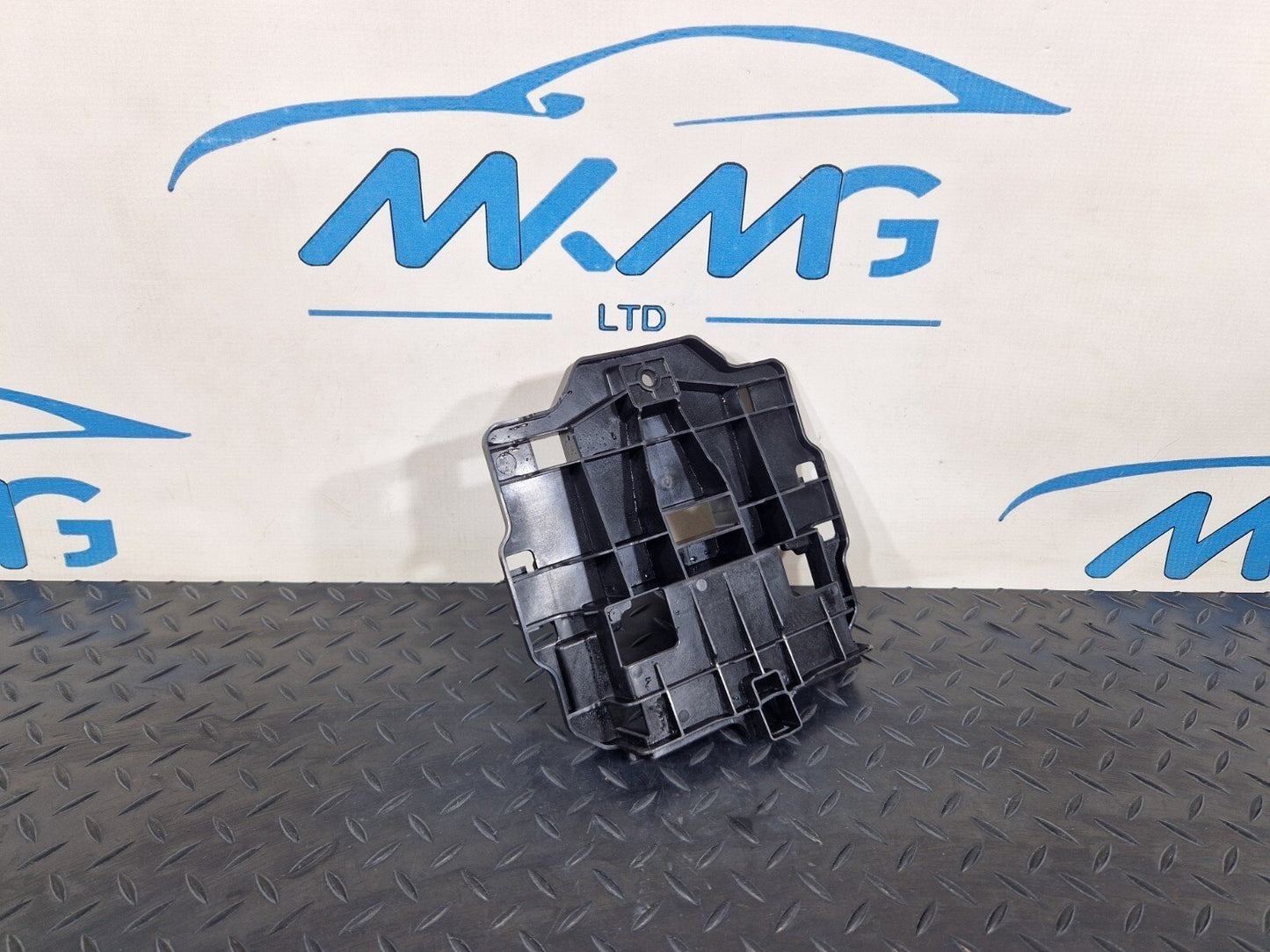 18-ON MERCEDES BENZ SPRINTER W907 OEM BATTERY TERMINAL TRIM A9075450900