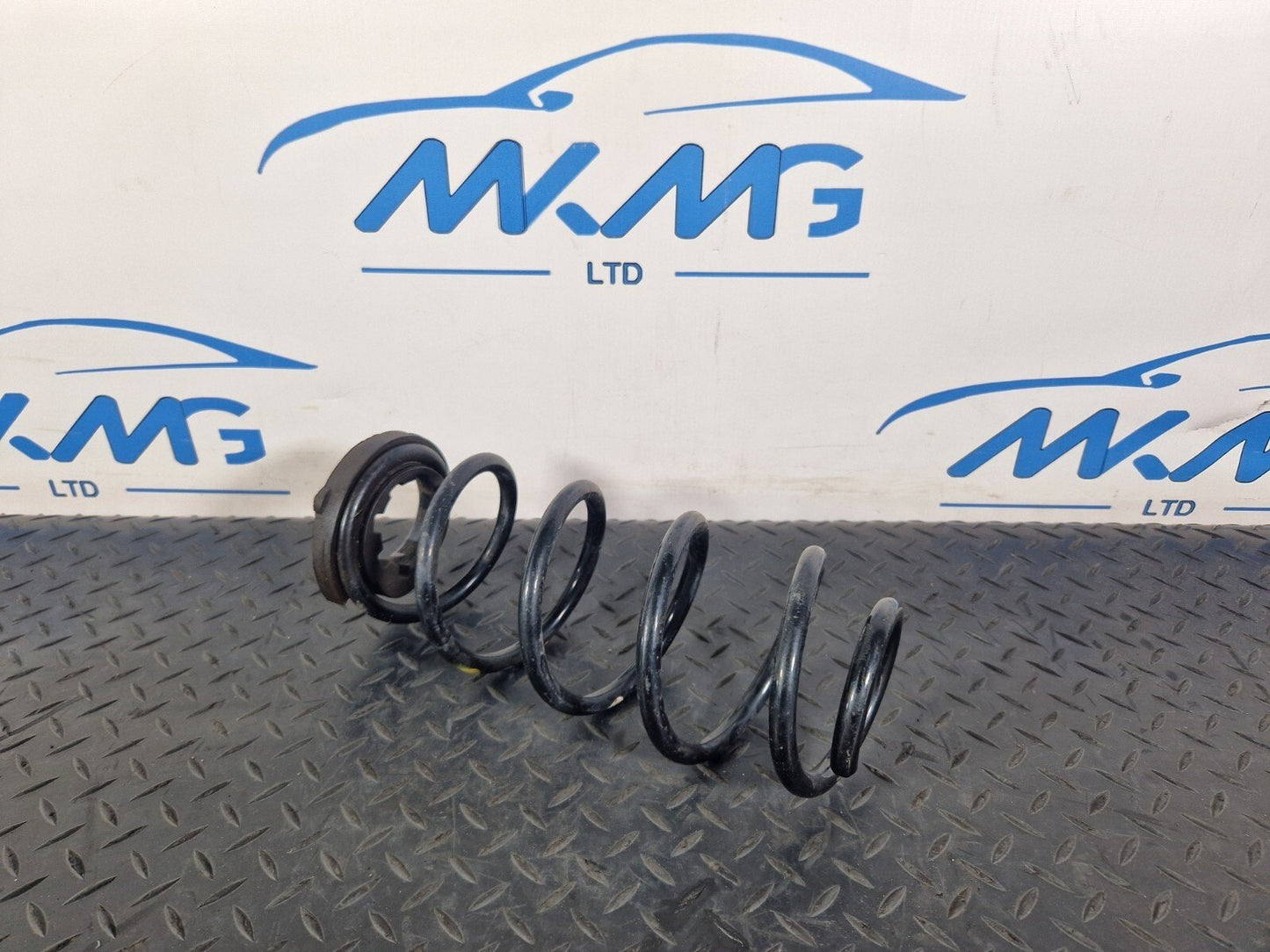 18-ON MERCEDES BENZ A CLASS W177 REAR LEFT SIDE SUSPENSION COIL SPRING X1