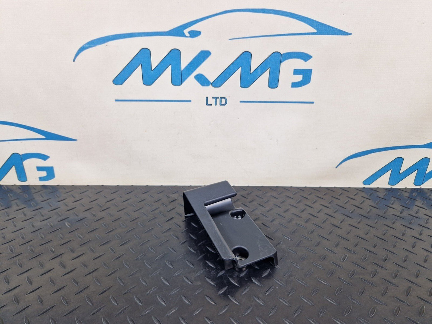 18-ON MERCEDES BENZ A CLASS W177 TRUNK HITCH MOUNTING LEFT SIDE A1776801700
