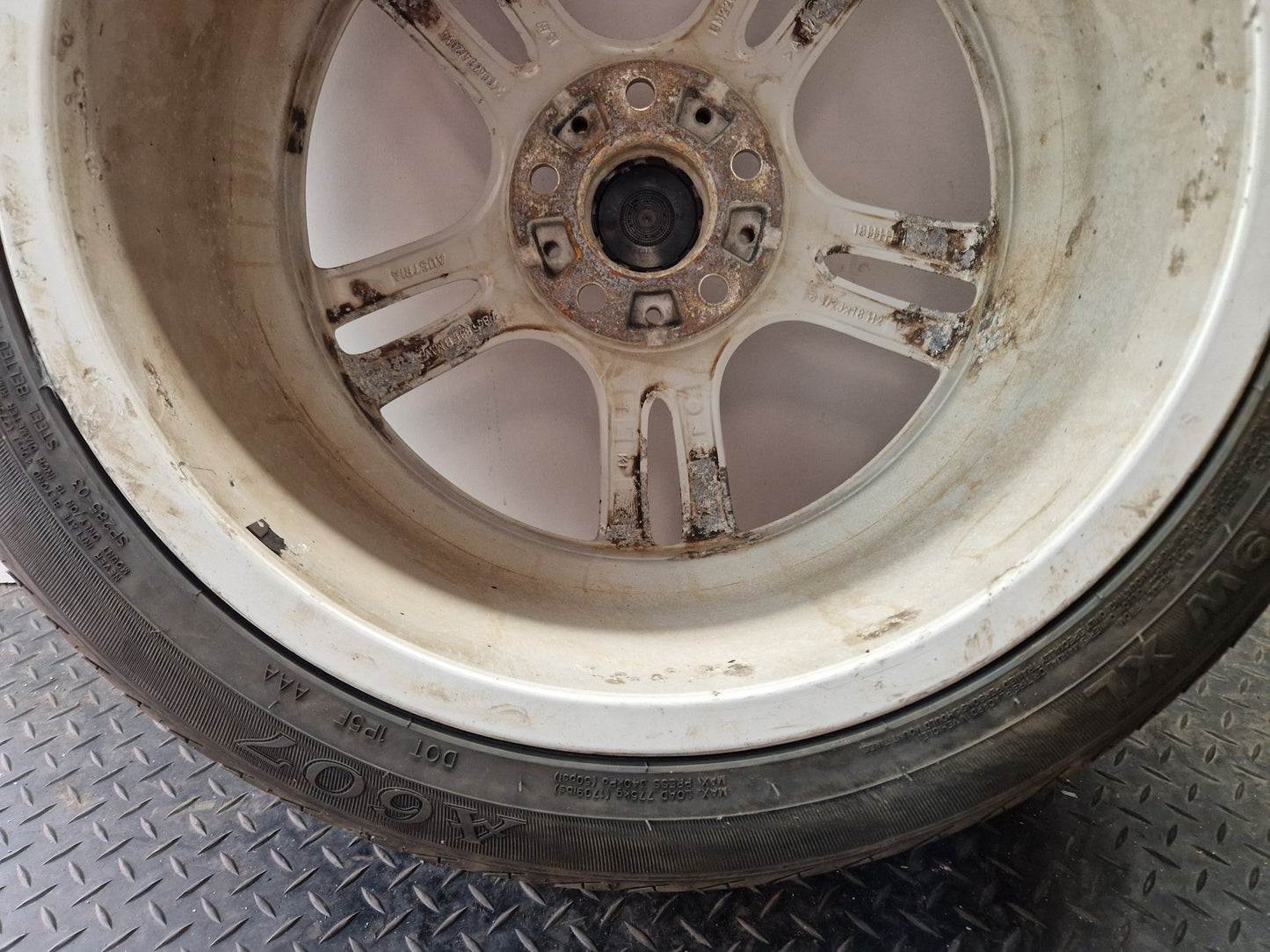 BMW 3 Series F30 F31 18" Alloy Wheel with Tyre 255/40/18 7845881