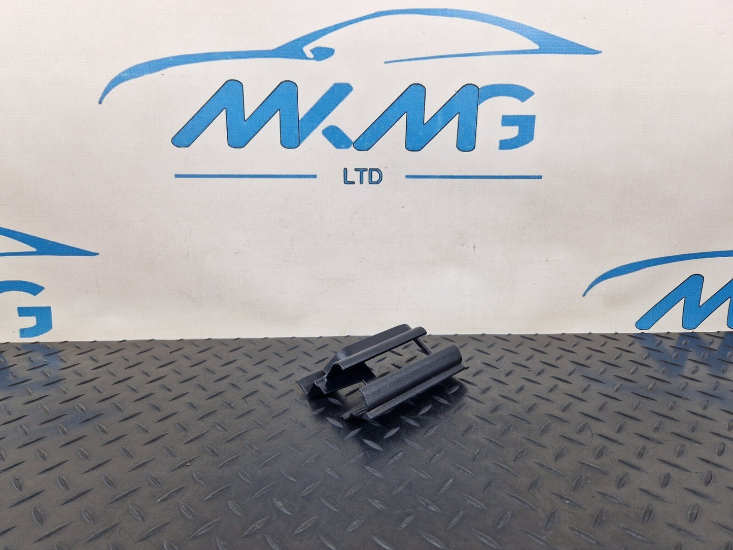 14-21 MERCEDES BENZ C220D W205 OEM FRONT SEAT GUIDE RAIL END COVER A2059190200