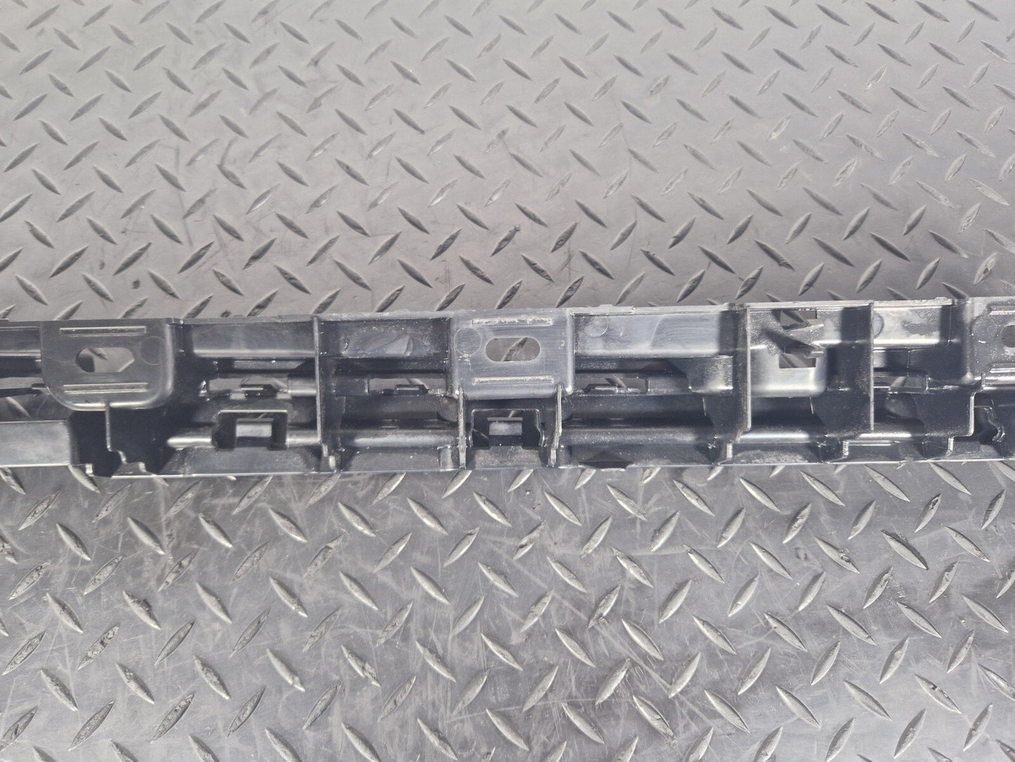 11-18 BMW 6 SERIES F06 SIDESKIRT BRACKET REAR LEFT PASSENGER SIDE 7276349
