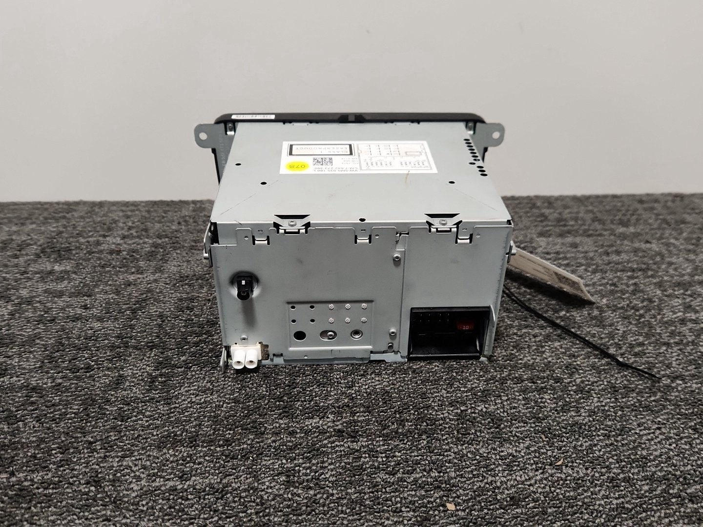 Volkswagen Polo 6R - MK5 Genuine Radio Stereo CD Player Head Unit 5M0035186L