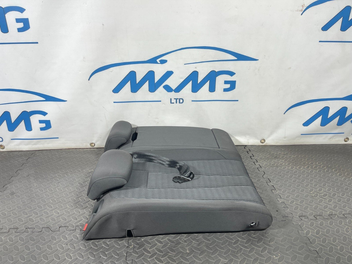16-19 AUDI A4 B9 GENUINE REAR RIGHT DRIVER SIDE CLOTH SEAT BACKREST & HEADREST