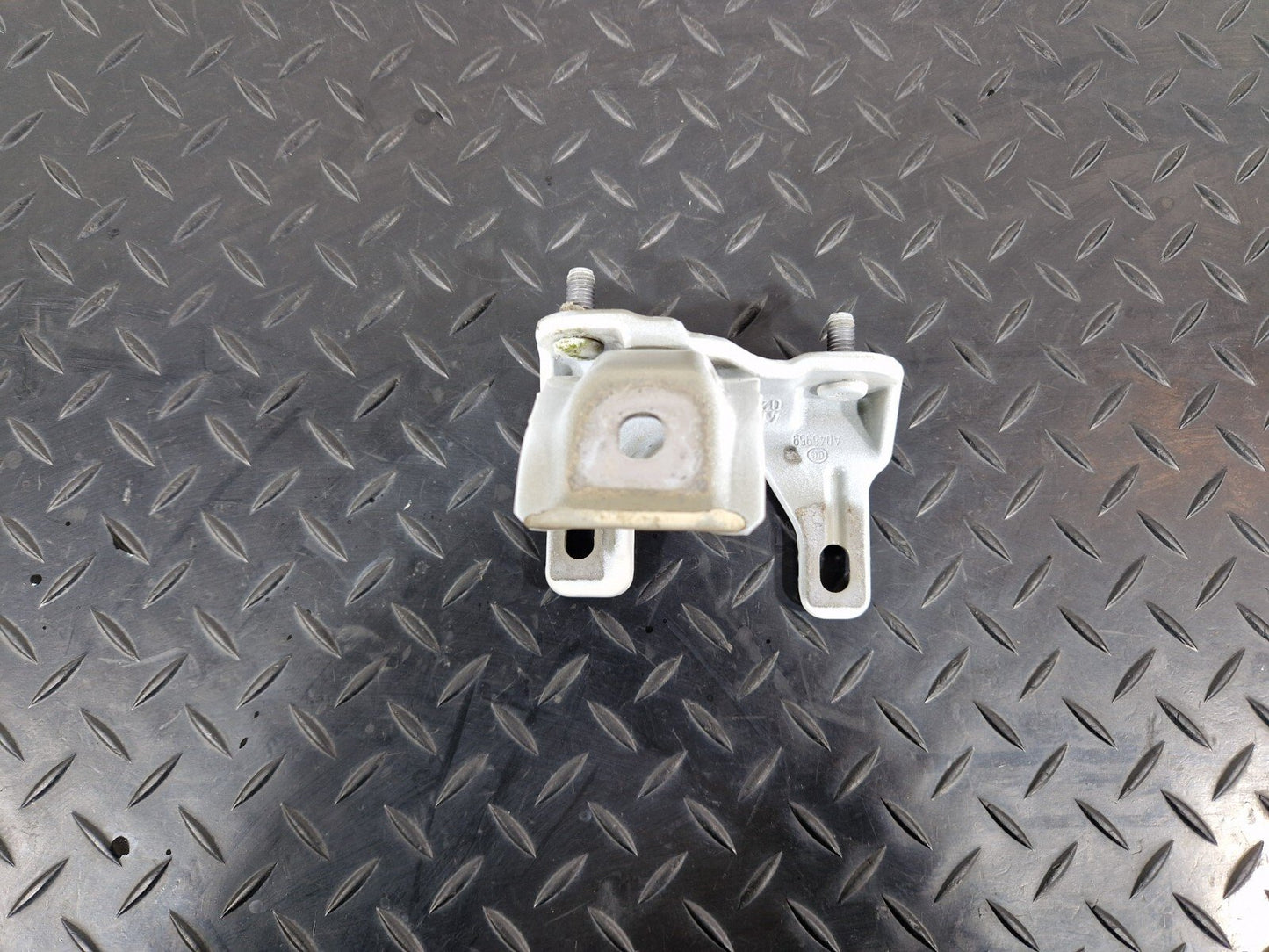 12-18 BMW 3 SERIES F30 F31 LCI REAR BOOT HINGE BRACKET MOUNT 7270077