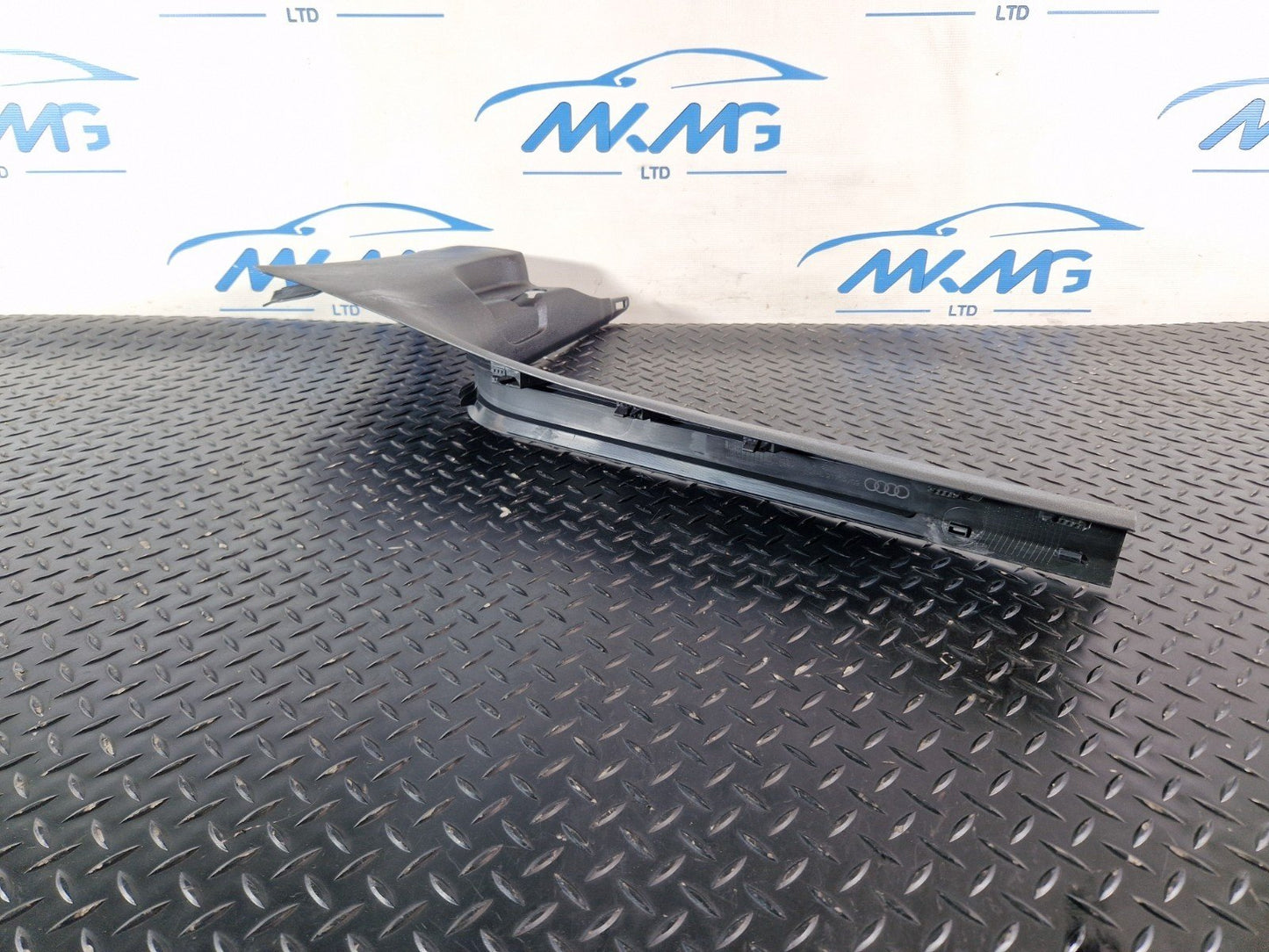 16-19 AUDI A4 B9 GENUINE FRONT DRIVERS SIDE LOWER PLASTIC TRIM PANEL 8W2867272A