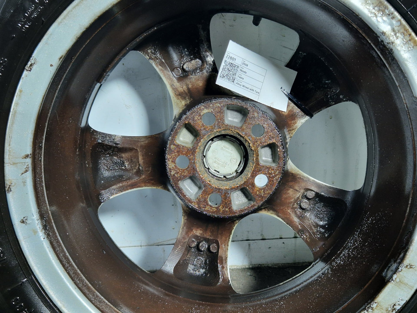 Skoda Fabia 5J 15" Alloy Wheel with Tyre 195/50/15 Genuine ~6mm