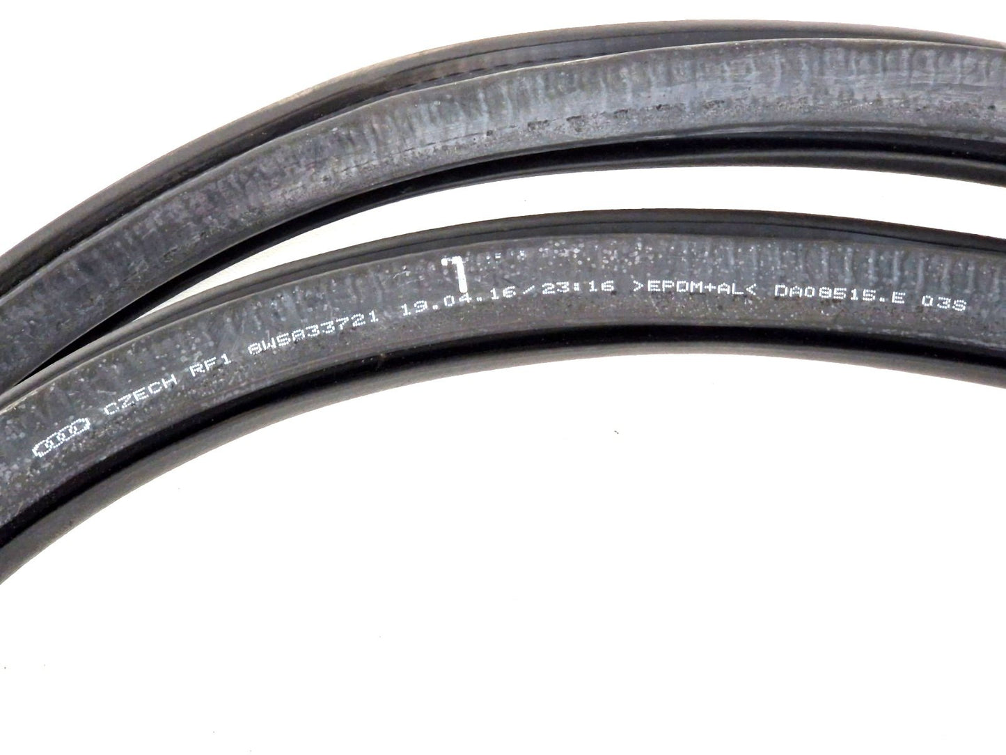 16-19 AUDI A4 B9 GENUINE N/S/R REAR LEFT SIDE DOOR RUBBER SEAL 8W5833721