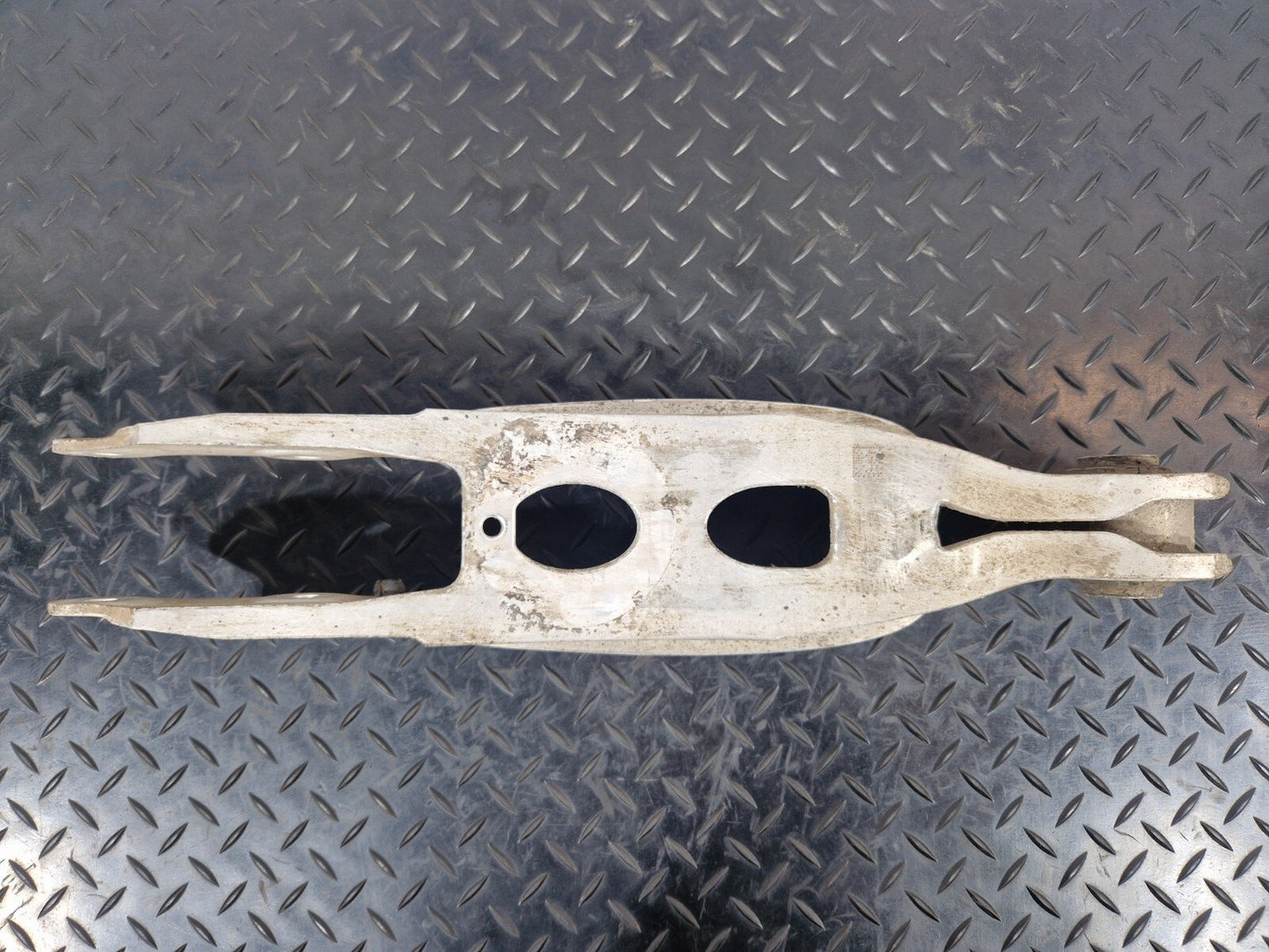 16-19 AUDI A4 B9 AVANT ULTRA SPORT REAR CONTROL ARM FITS BOTH SIDES 8W0505311E