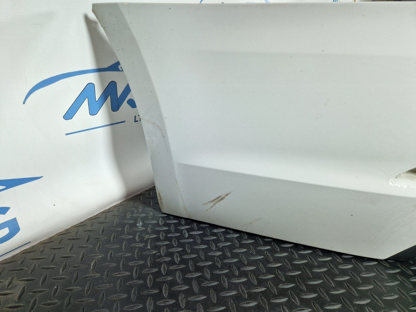 16-19 AUDI A4 B9 SALOON GENUINE REAR BUMPER & DIFFUSER IN WHITE LS9R 8W5807511J