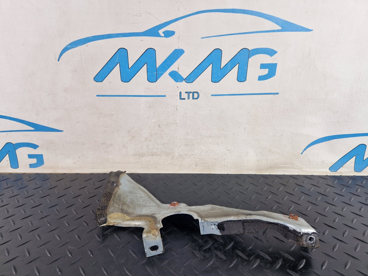 12-18 Land Rover Range Rover Evoque L538 Air Hose Support Bracket GJ3210B832