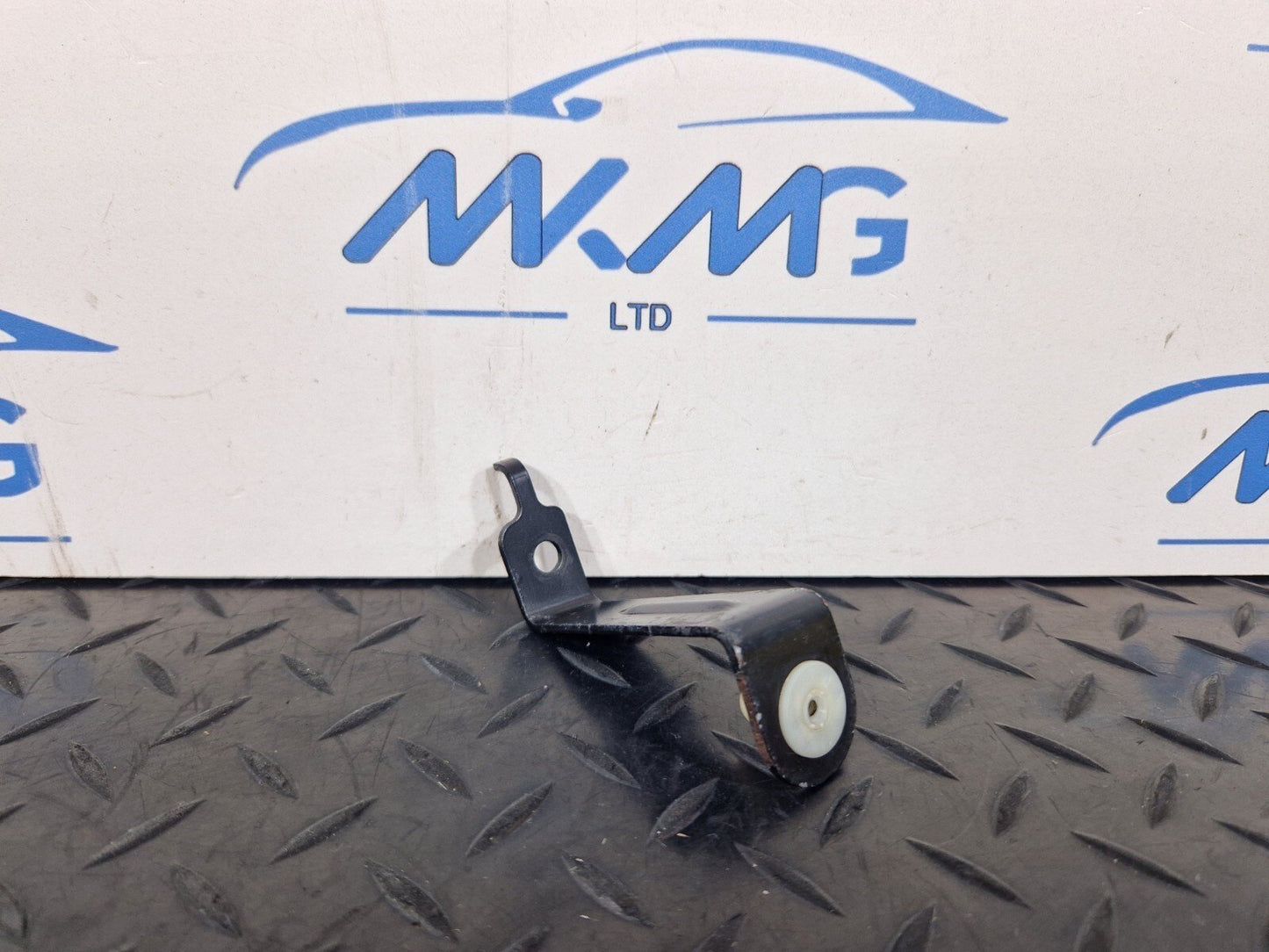 20-24 BMW 1 SERIES F40 GENUINE UNDERBODY PANELLING HOLDER BRACKET 7400890