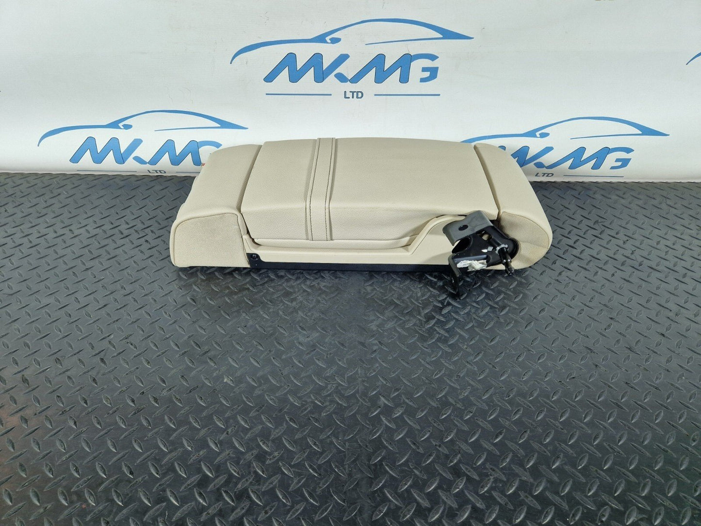 14-21 MERCEDES BENZ W205 OEM REAR CENTER MIDDLE SEAT LEATHER ARM REST
