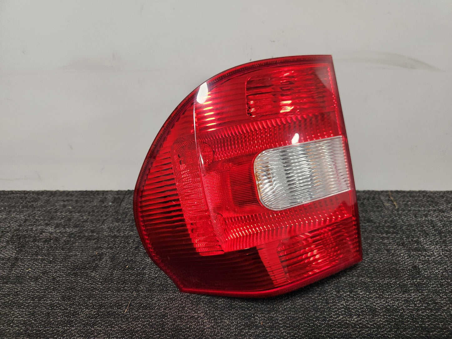 2010 Skoda Yeti MK1- 5L Genuine Rear Right O/S Driver Tail Light 5L0945096