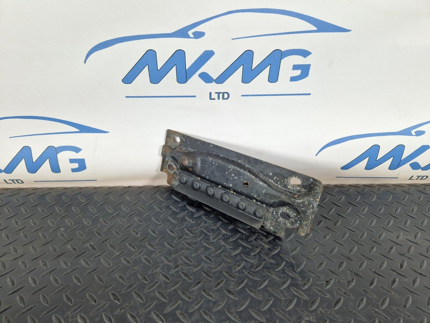 16-19 AUDI A4 AVANT B9 S-LINE OEM MUFFLER MOUNT BRACKET PLATE 8W0803183A