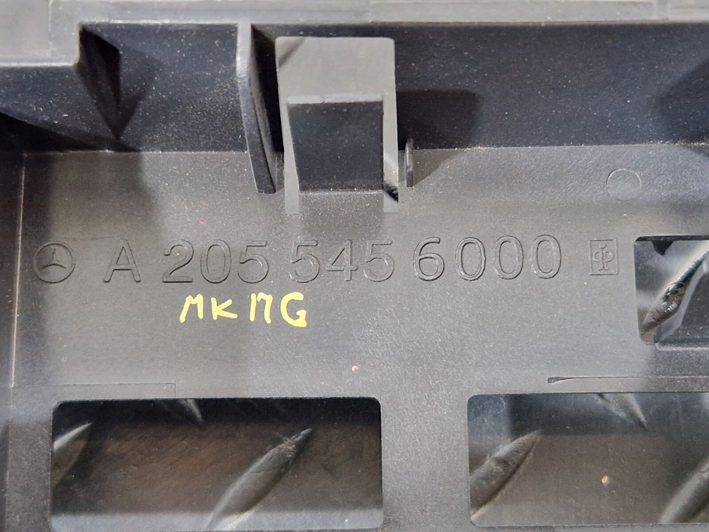 14-21 MERCEDES C200d W205 REAR CONTROL MODULE BRACKET MOUNT HOLDER A2055456000
