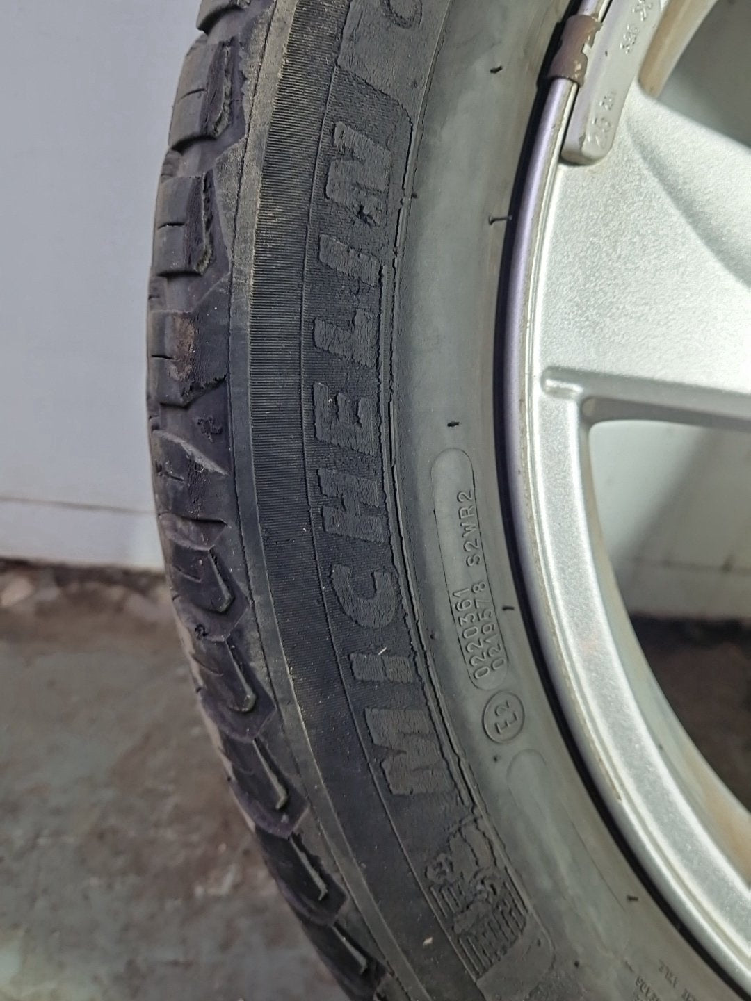 Volvo V70 MK3 17" Alloy Wheel with Tyre 225/50/17 5mm