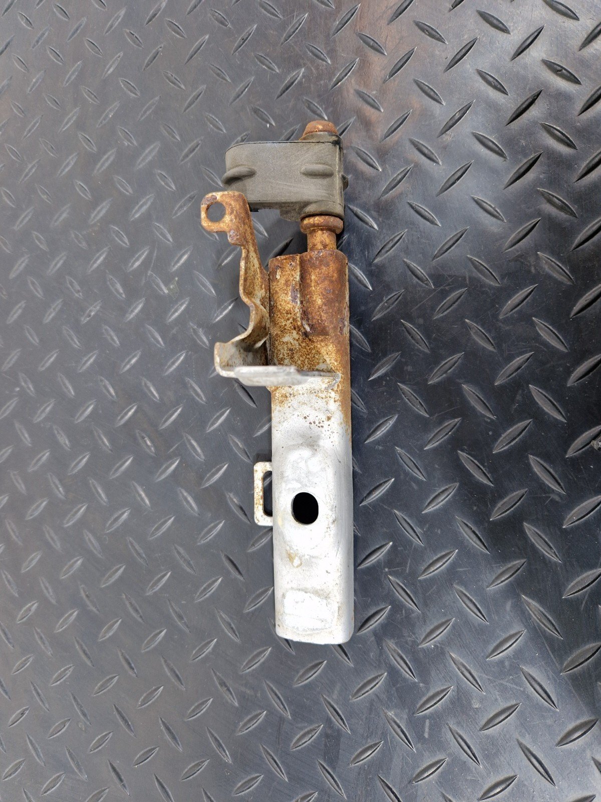 14-21 MERCEDES C200D W205 OEM EXHAUST PIPE MOUNT HOOK BRACKET HOLDER A2054902440