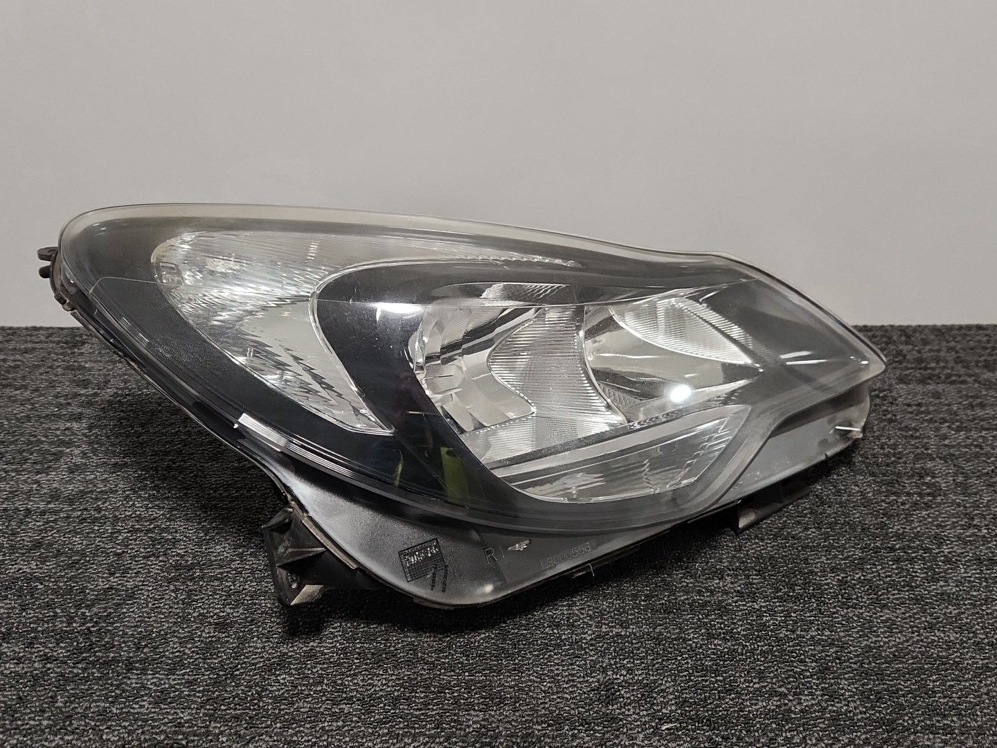 Vauxhall Corsa MK3 (D) (4400) Hatchback Genuine Front Right Headlight 13446800
