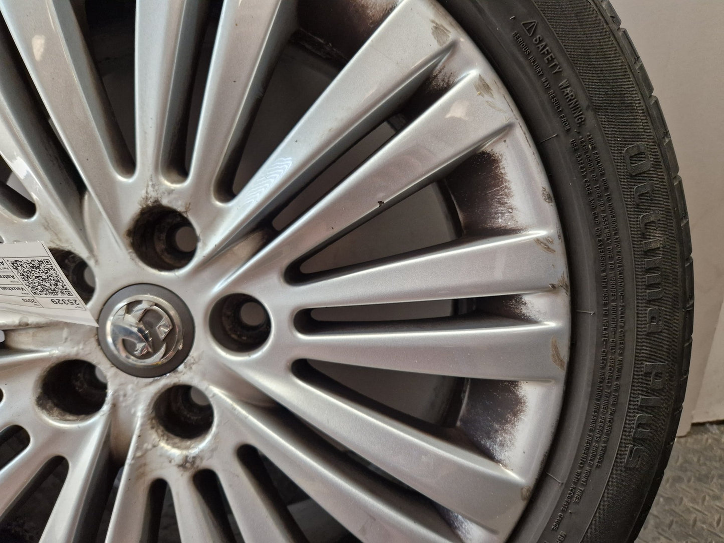 Vauxhall Astra MK6 (J) (A3400) 17" Alloy Wheel with Tyre 215/50/17 ~4mm