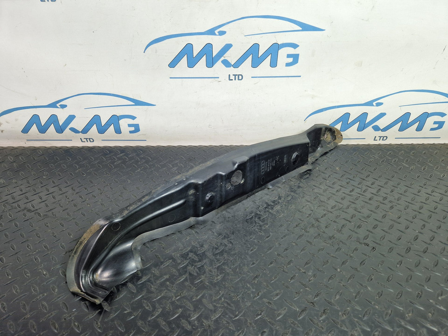 Audi A6 Allroad C7 Genuine Front Left Passenger Side Wing Bracket 4G0821111