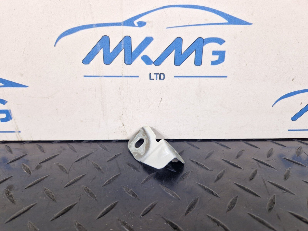 Audi A4 B9 front right wing bracket 8W0821470