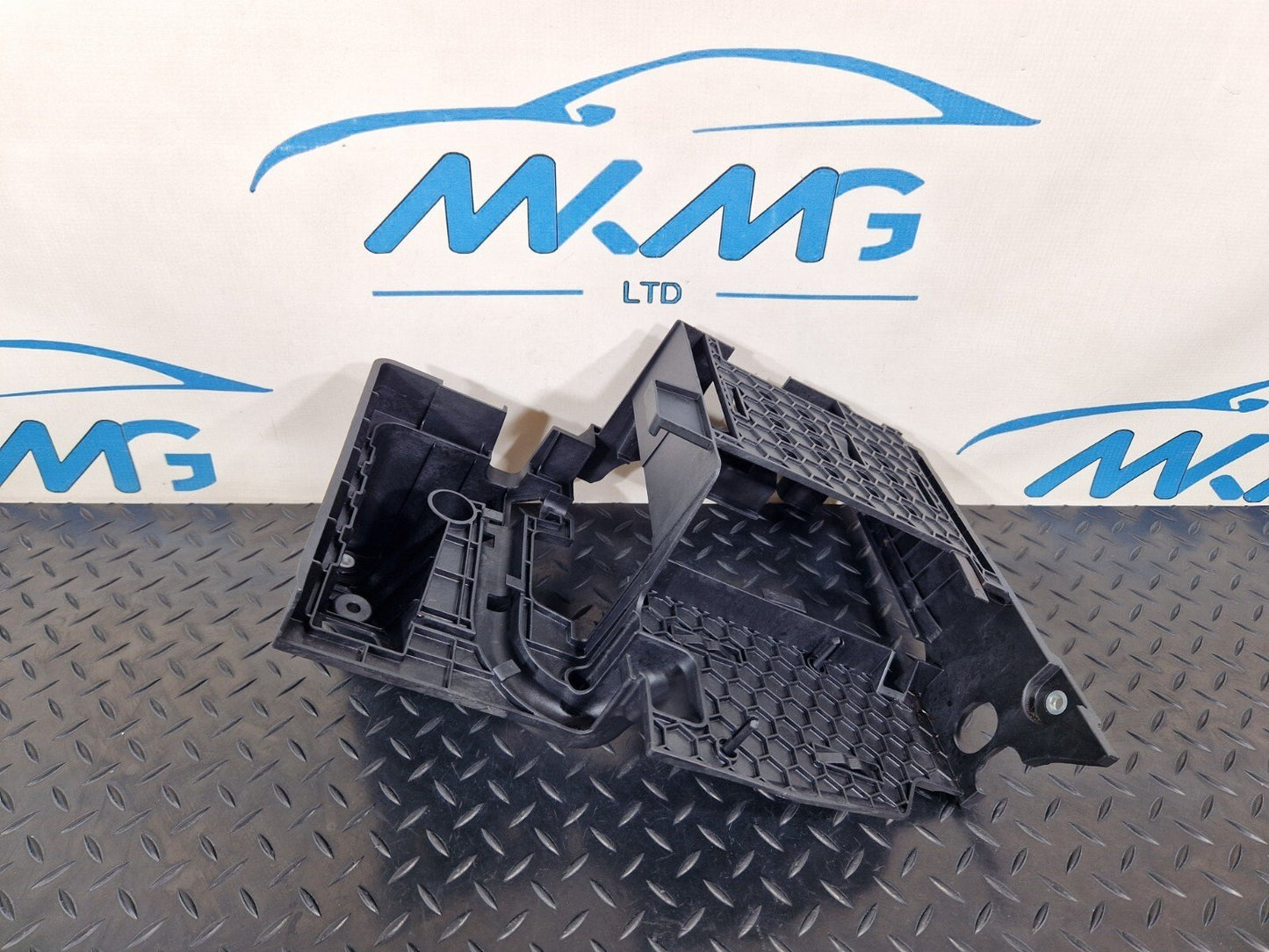 14-21 MERCEDES BENZ W205 GENUINE CD CHANGER ECU HOLDER BRACKET MOUNT A2055458900
