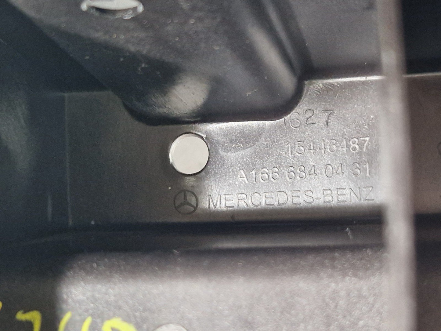 11-19 MERCEDES BENZ ML W166 REAR SEAT BRACKET MOUNT COVER TRIM A1666840431
