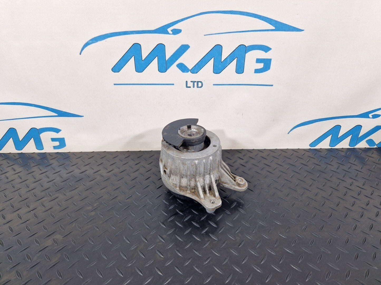 14-21 MERCEDES BENZ C200 W205 OEM ENGINE SUPPORT MOUNT OEM A2052400200