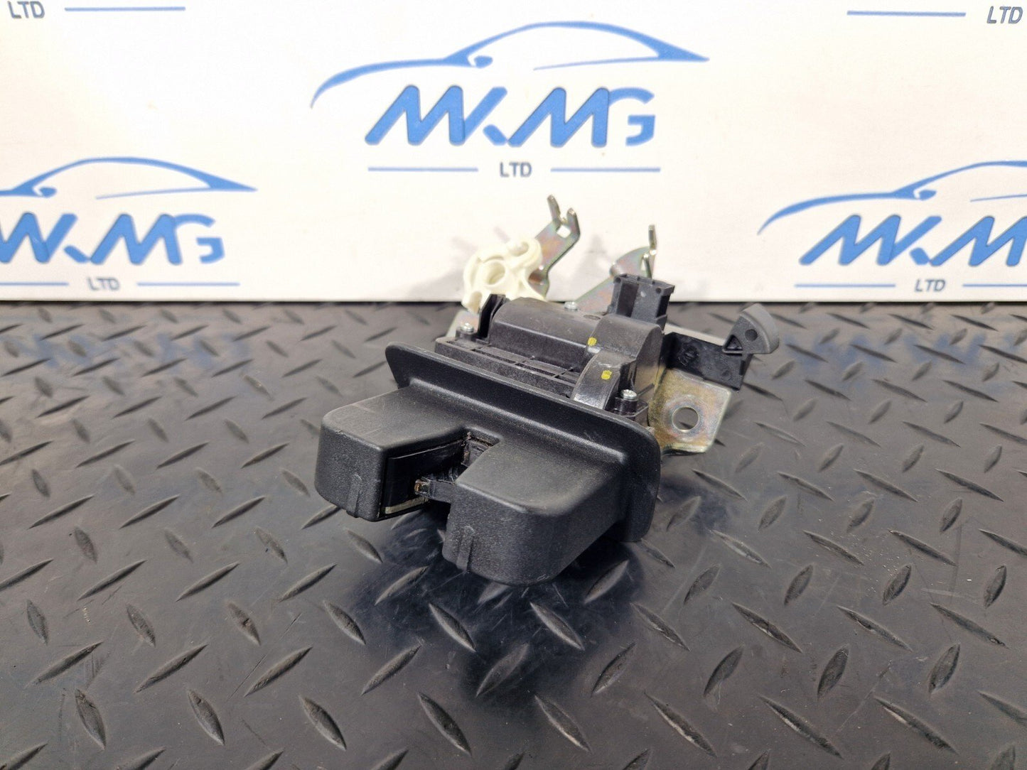 12-18 AUDI A6 C7 GENUINE TAILGATE LOCK MECHANISM OEM 3G0827503A