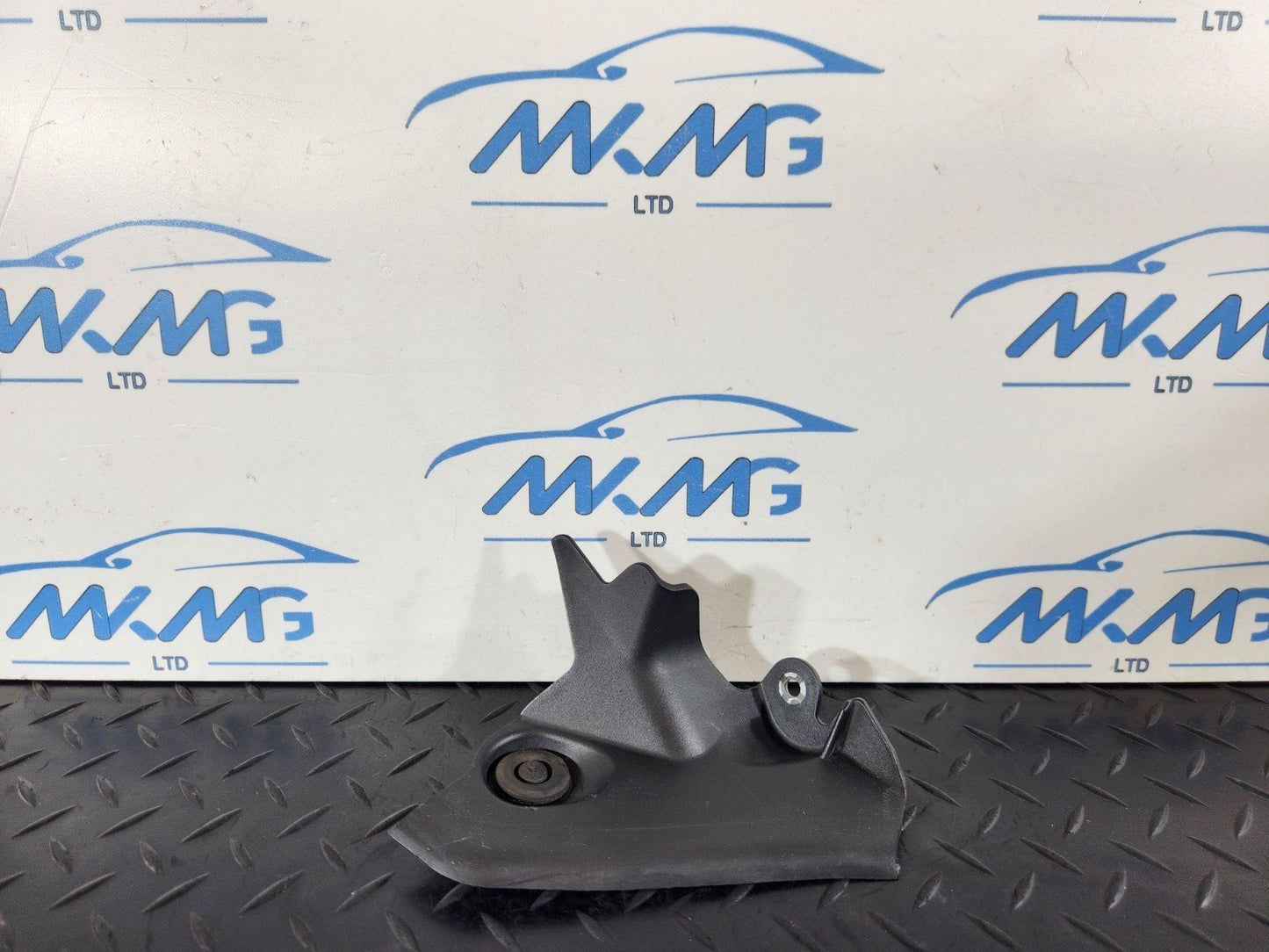 11-19 MERCEDES BENZ ML W166 GENUINE FRONT RIGHT SIDE PILLAR A1666900407