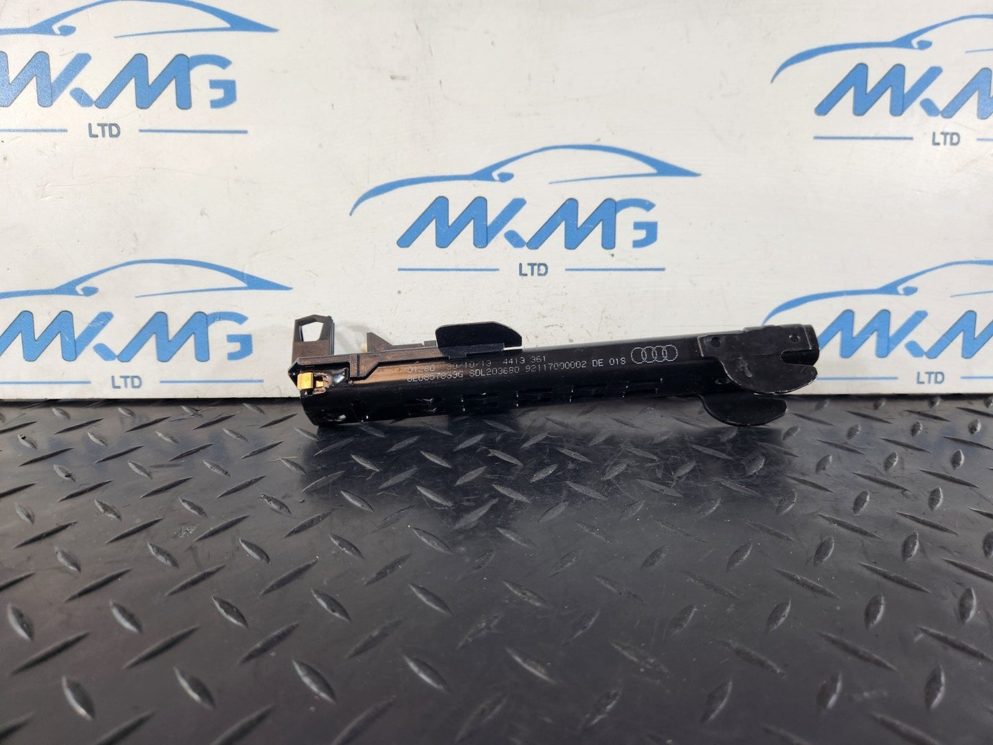 10-15 AUDI Q7 4L GENUINE FRONT RIGHT O/S SEAT BELT HEIGHT ADJUSTOR 9DL203680