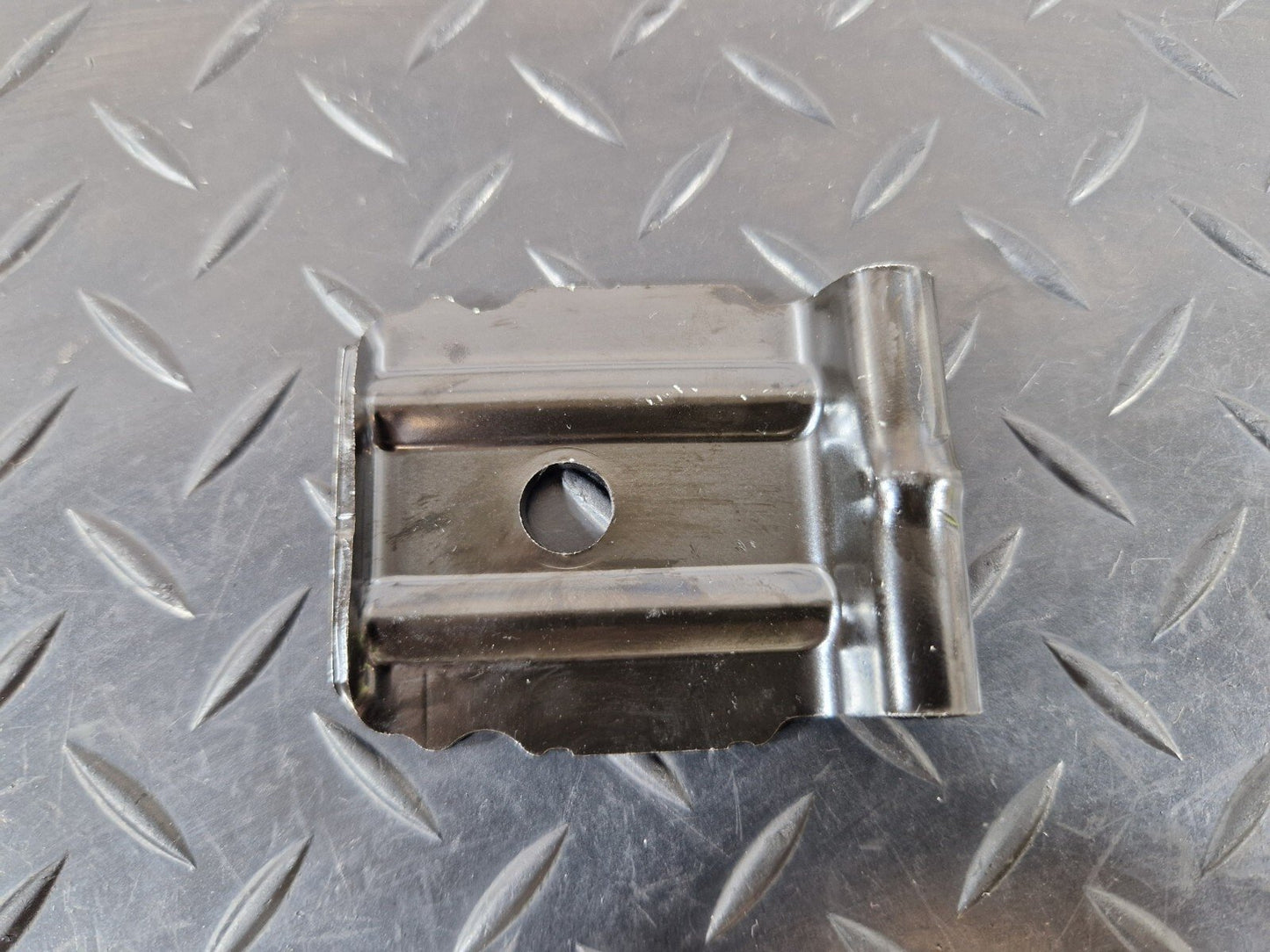 16-19 AUDI A4 B9 GENUINE OEM BATTERY CLAMP 8W0803123