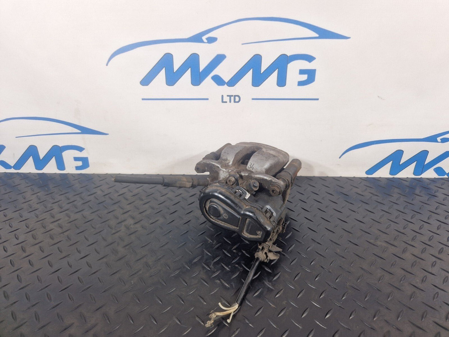 12-18 MERCEDES BENZ GENUINE REAR BRAKE CALIPER LEFT PASSENGER SIDE A2464232198