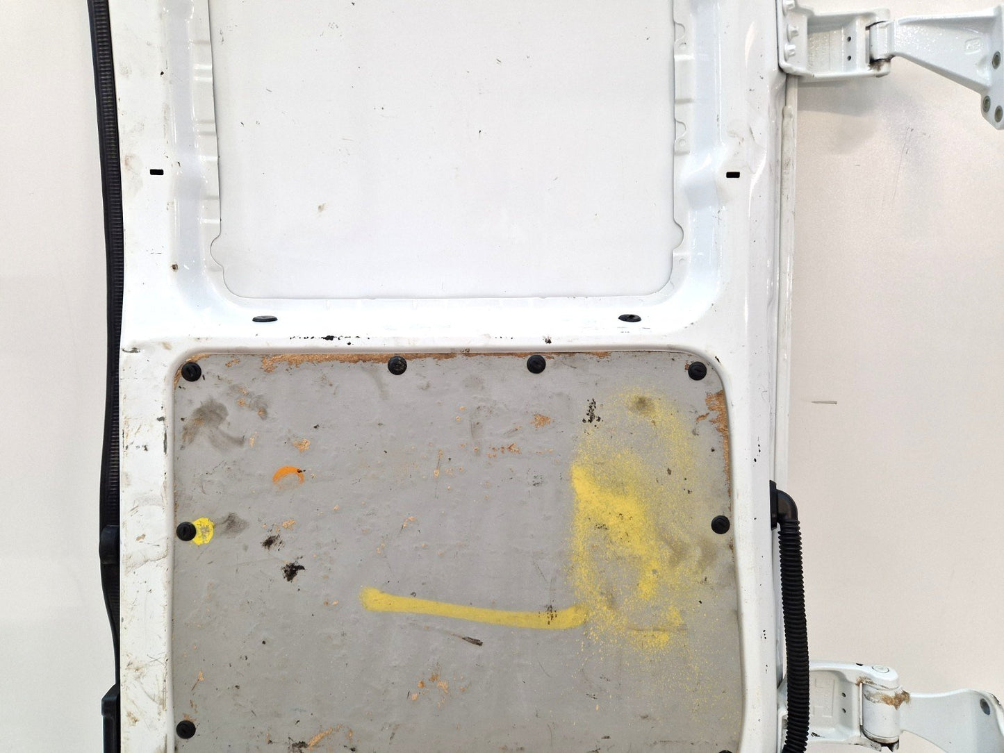 14-23 MERCEDES VITO W447 REAR LEFT N/S/R COMPLETE DOOR IN WHITE (DENTED)
