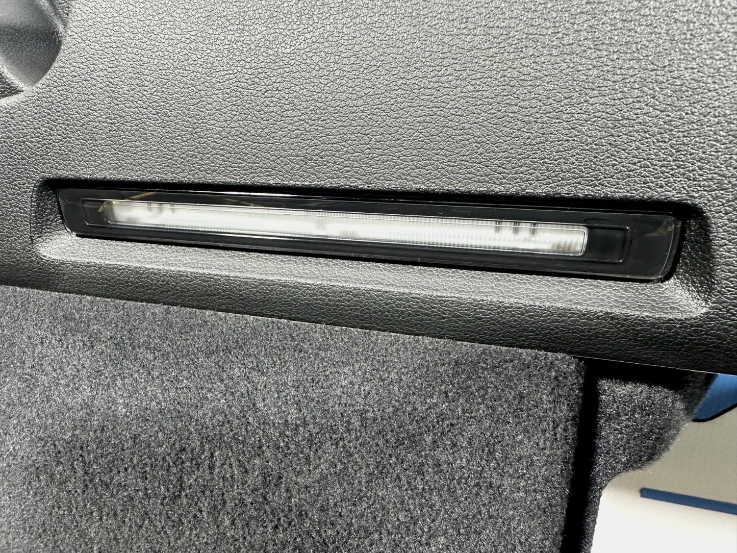 16-19 AUDI A4 B9 ESTATE GENUINE REAR RIGHT DRIVER SIDE BOOT TRIM PANEL 8W9863880